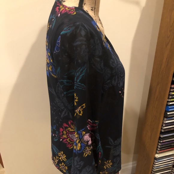 Cabi top - Picture 2 of 6